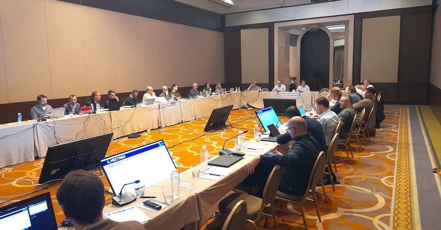 Komfort monitori, konferencijski mikrofoni, oprema za simultano prevođenje