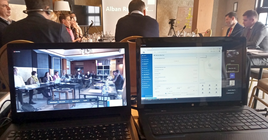 Oprema za simultano prevođenje, konferencijski mikrofoni, bežični mikrofoni, video projektor, digitalna kamera, zoom integracija