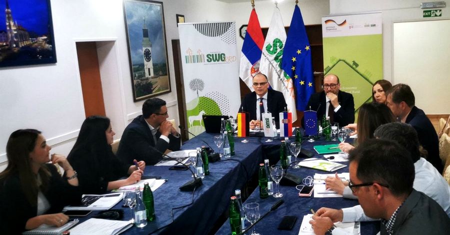 Konferencijski mikrofoni, oprema za simultano prevođenje, mobilna prevodilačka kabina, konferencijsko ozvučenje