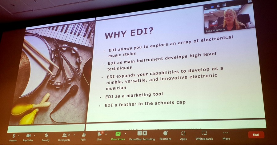 Hibridna konferencija, konferencijsko ozvučenje, bežični mikrofoni, digitalni kamkorderi, video monitoring, smart televizori, zoom integracija