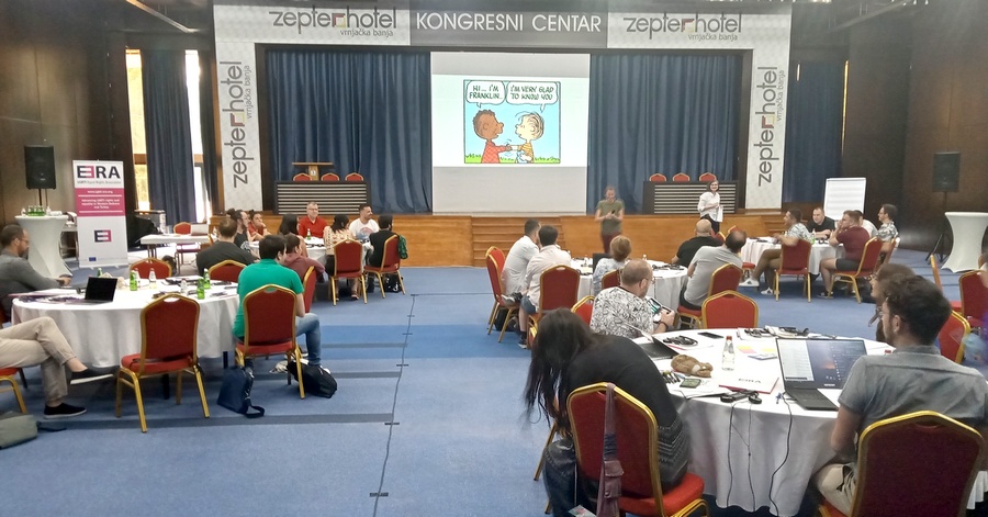 Konferencijsko ozvučenje, bežični mikrofoni, mobilna prevodilačka kabina, oprema za simultano prevođenje, slušalice za simultani prevod