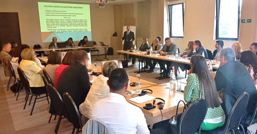 Bežični mikrofoni, portabl oprema za simultano prevođenje, slušalice za simultani prevod