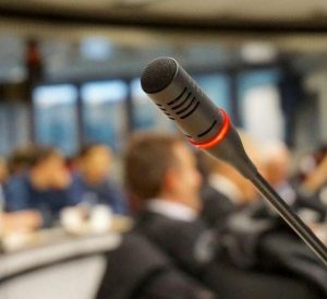 Konferencijski mikrofoni, bežični mikrofoni, audio distribucija, oprema za tonsko snimanje, druga audio oprema i prateće usluge.